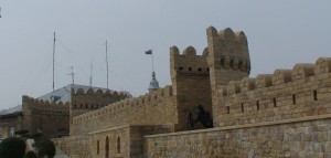 Gynybinės Baku sienos mena Šlko keliu keliavusius karavanus
